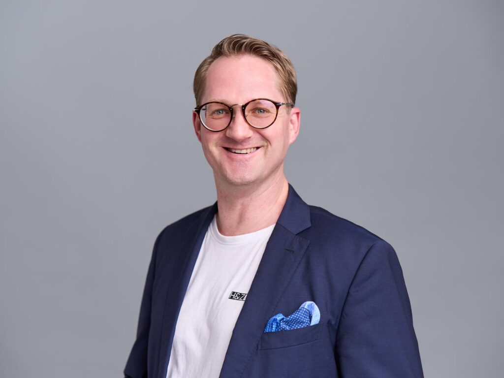 Man in H&Z.digital shirt and suit up