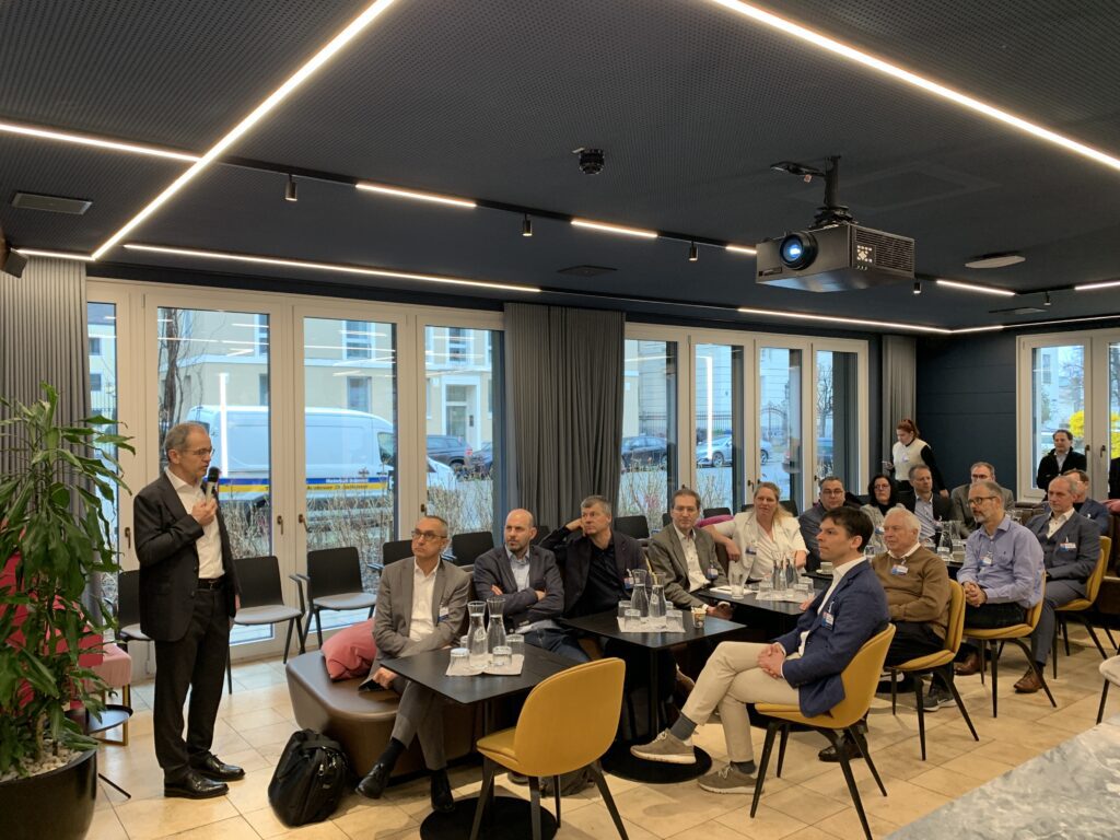 Service Roundtable – professional portrait | H&Z