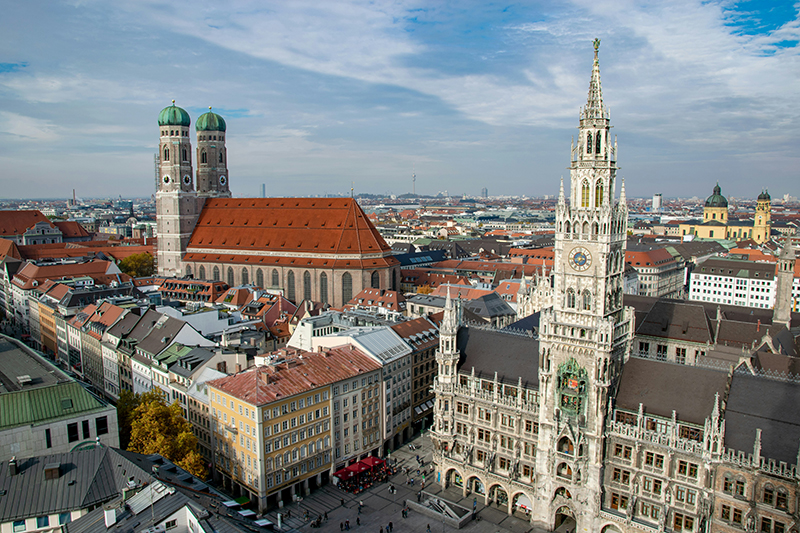 Aerial view of Munich's city center featuring the historic city hall and Frauenkirche, illustrating the urban setting for H&Z consulting's business strategy services.