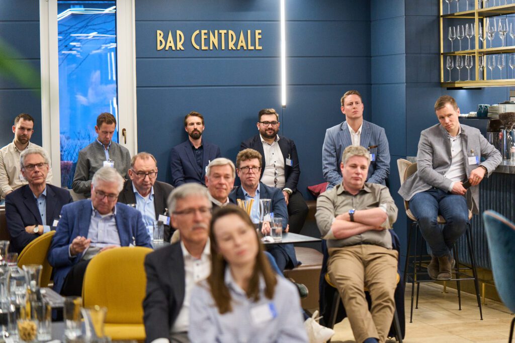 Seated audience at Bar Centrale during an expert session | H&Z